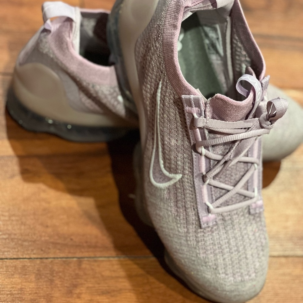 Nike air vapor max 2021, women size 10 1/2 or in men 9 brand new